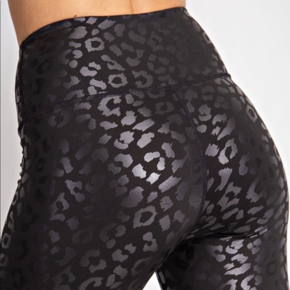 BLACK HIGH QUALITY EMBOSSED LEOPARD YOGA LEGGING - Picture 5 of 5